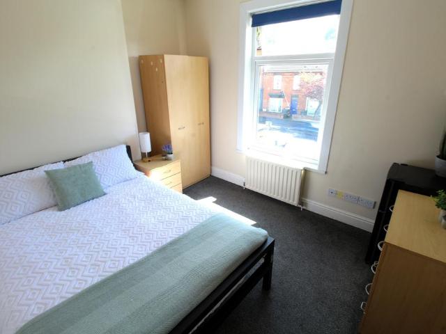 105 Carholme Road, Lincoln. 1 bed in a house share to rent £515 pcm £119 pw