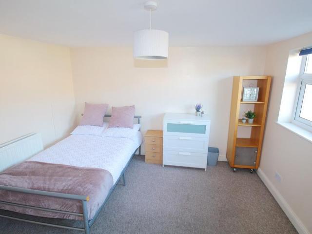 105 Carholme Road, Lincoln. 1 bed in a house share to rent £399 pcm £92 pw