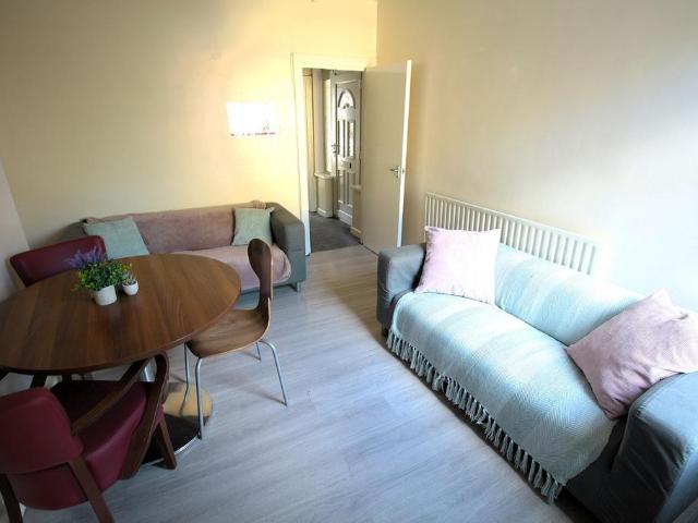 105 Carholme Road, Lincoln. 4 bed house share to rent £515 pcm £119 pw