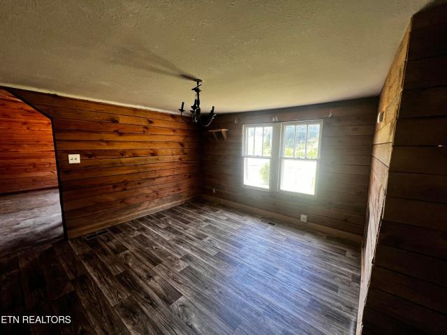 105 Cedar Ave