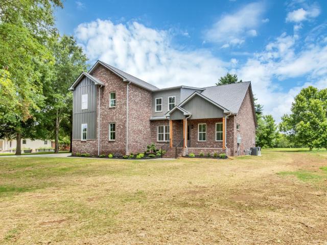 105 Arkow Ln