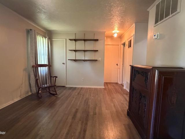 105 Barberry Ln
