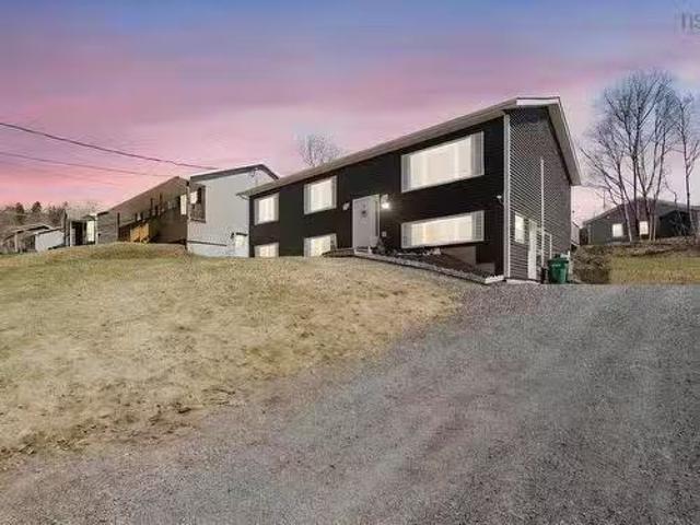 105 Birchview Crescent, New Glasgow, NS, B2H 5T6 house for s.