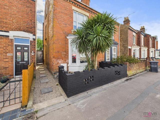 105 Bristol Road, Gloucester GL1 1 bed in a house share to rent £675 pcm £156 pw