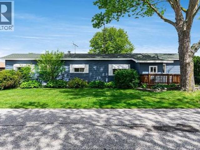 105 Brooks Boulevard, Lakeshore, ON, N8N 2P7 house for sale | Listing ID 26013 | Royal LePage