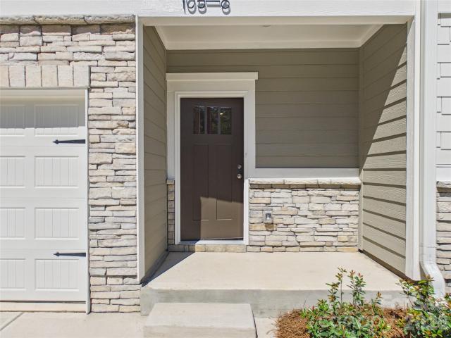 105 Dilling Street N # 06