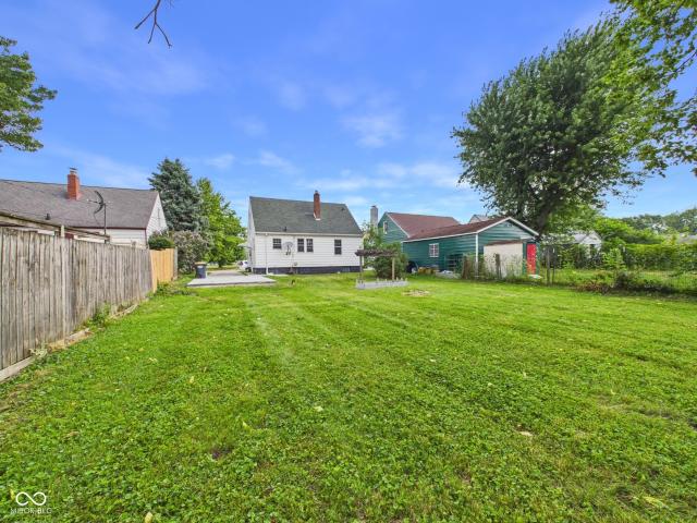 105 E Vinyard