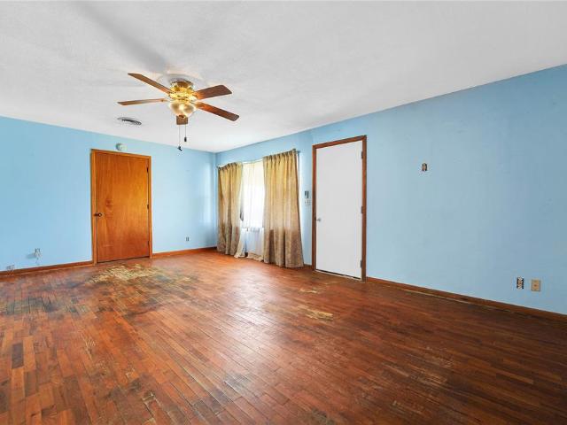 105 E Walk