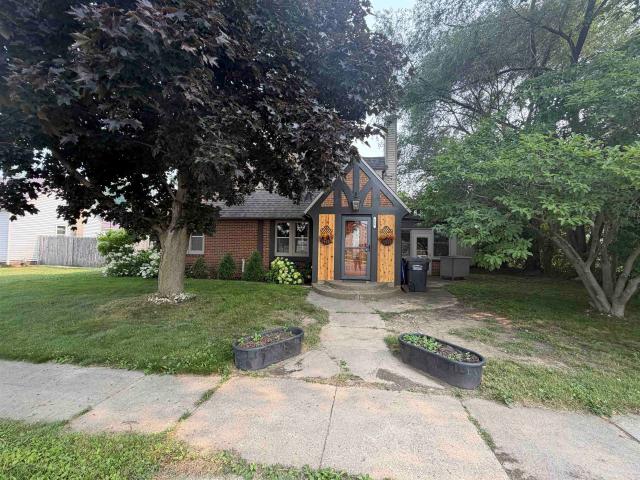105 E Chestnut Street