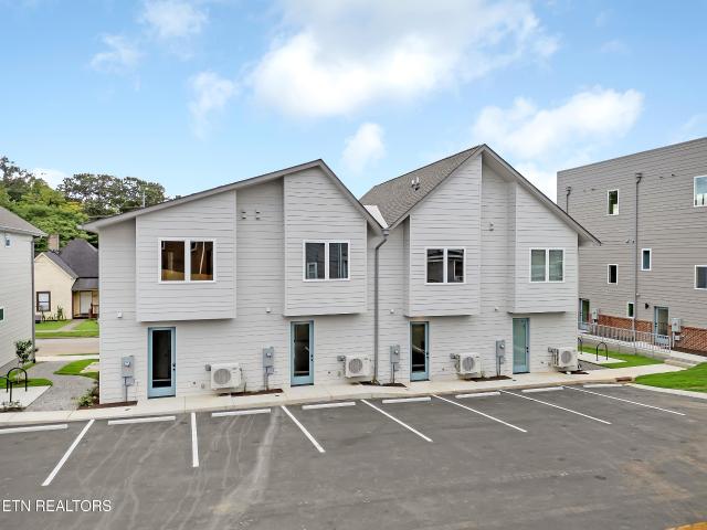 105 E Oldham Ave #103