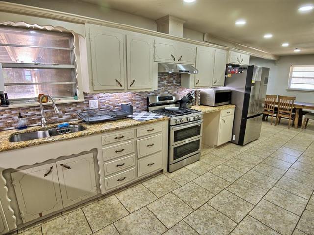 105 E Pecan Street