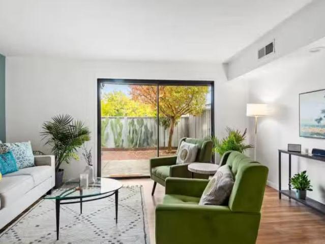 105 ELBRIDGE AVE APT E, CLOVERDALE, CA 95425