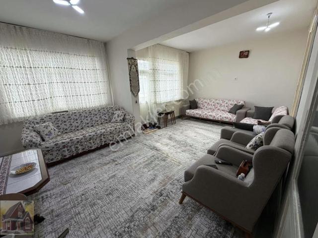 105 Evlerde Bakımlı Satılık Daire