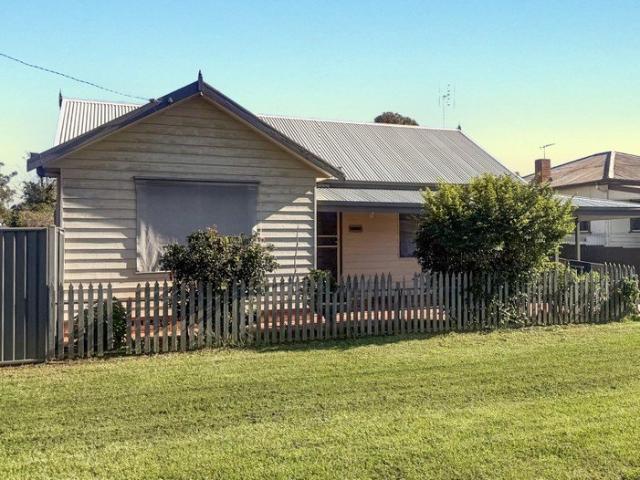 105 Ferry Street, Forbes NSW 2871
