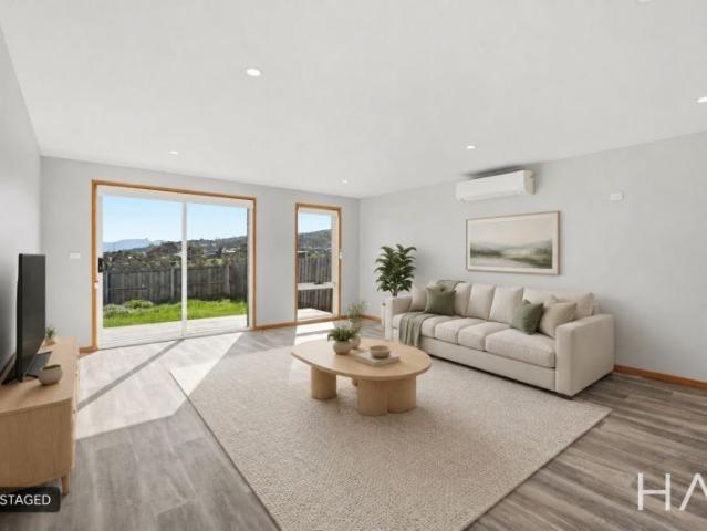 105 Fisher Dr, Herdsmans Cove