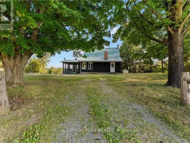 105 Halliday Creek Road, Greater Madawaska, ON, K0J 1H0 Luxury House for sale | Listing ID X13803 | Royal LePage Carriage Trade Luxury Properties