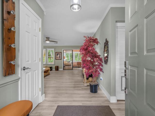 105 Hickory Dr