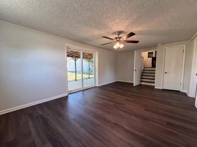 105 Ivy Dr