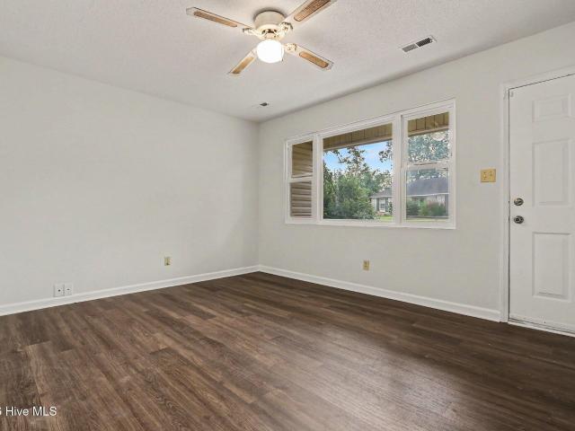 105 Lake Hurst Dr