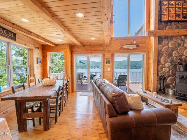 105 Lakeside Avenue