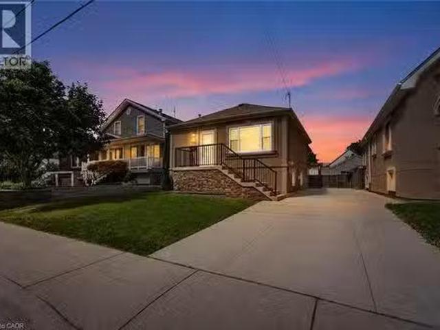 105 Munn Street, Hamilton, ON, L8V 1K5 house for sale Listi.