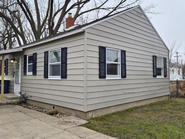 105 N Woodrow Avenue