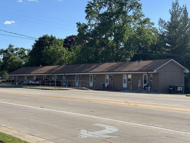105 S Sycamore Rd, Genoa, IL 60135