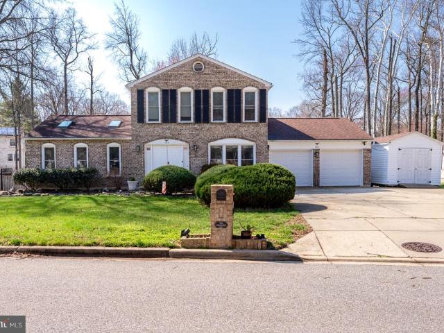 105 Saint Andrews Drive E