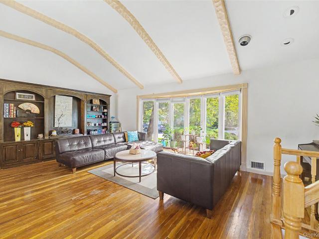 105 Serpentine Lane