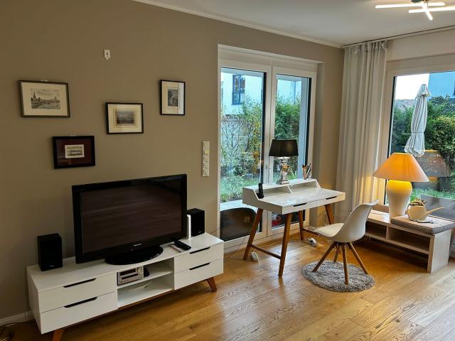 105 sqm, 3 rooms – Living, Working & Home Office, fully accessible – in the most beautiful city in the world, Dusseldorf Amsterdam Apartments for Rent