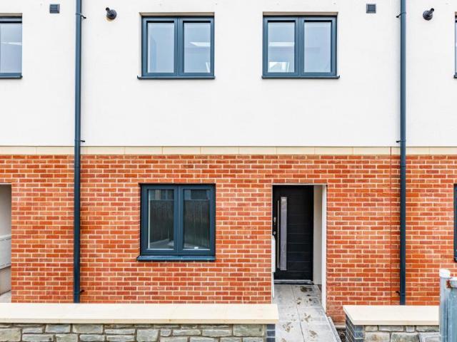 105 St. Andrews Road, Bristol BS6 2 bed terraced house to rent £1,700 pcm £392 pw
