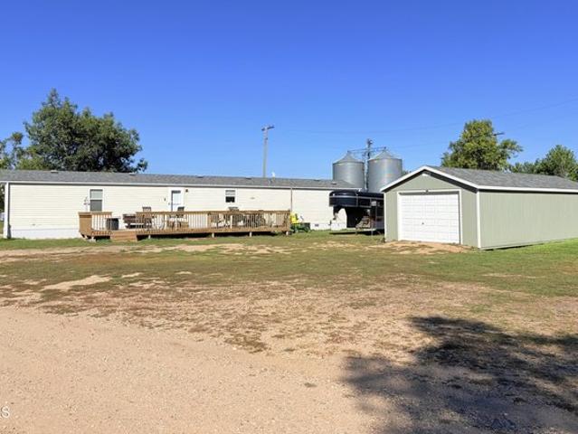 105 State St NE, Medina, ND 58467