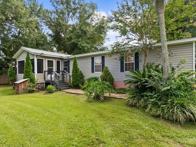 105 Riverview Dr, Wewahitchka, FL 32465