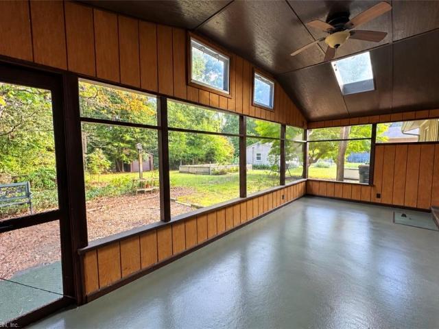 105 Riverside DR