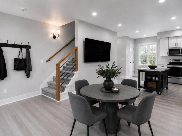 105 W Wabash Avenue