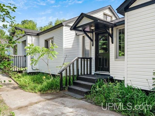 105 W Wright Place