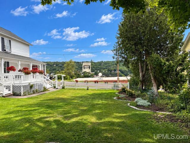 105 W Houghton Avenue