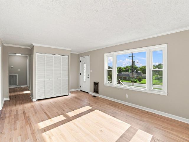 105 Tollgate Rd