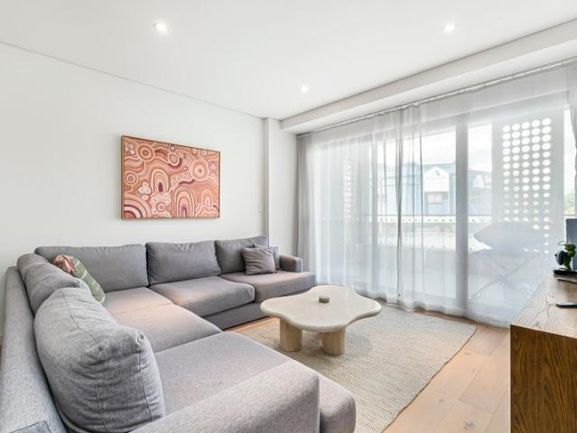 105sqm, Ultra Modern & Spacious, Double Glazed, Walk To Everything