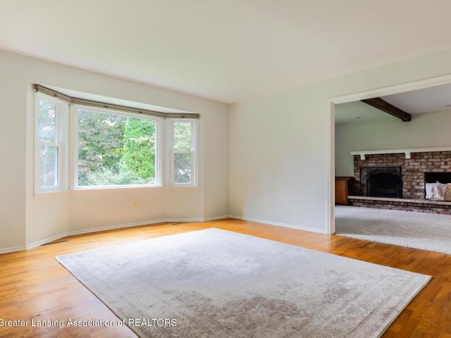 1064 Woodside Drive