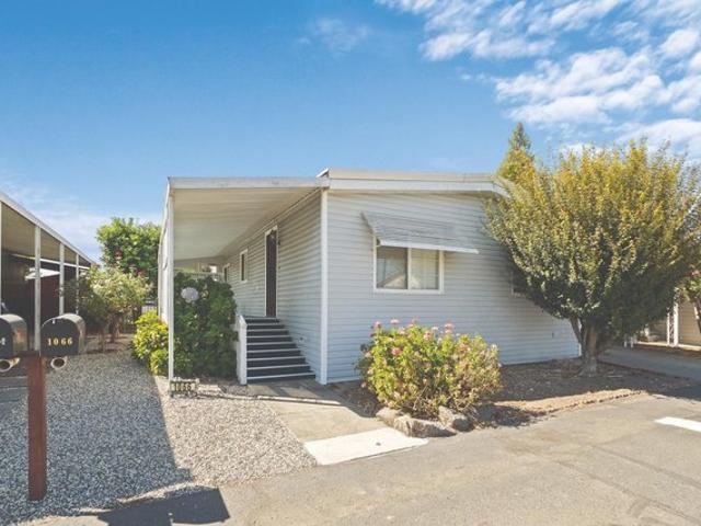1066 Maple Dr, Windsor, CA 95492