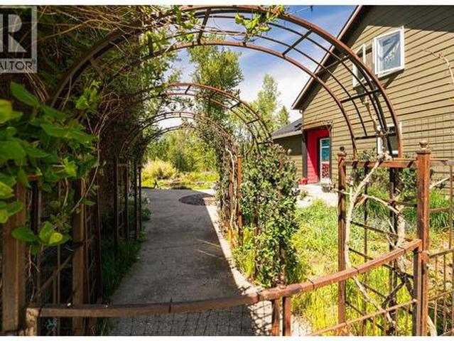 1067 Simmons Road, Creston, BC, V0B 1G7 house for sale | Listing ID 10387 | Royal LePage