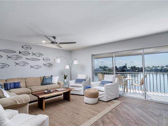 10682 Gulf Shore Dr C 204, Naples, FL