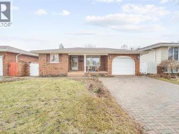10682 Keating Crescent, Windsor, ON, N8R 1T5 house for sale | Listing ID 26006 | Royal LePage