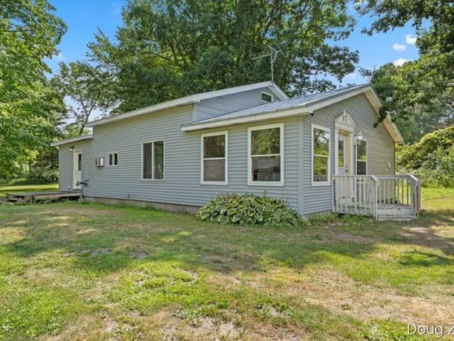 1068 Mile Rd NE, Cedar Springs, MI 49319