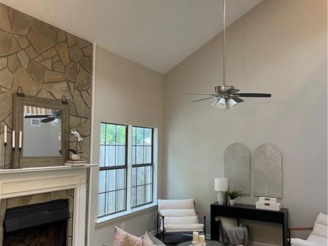 1068 Travelers Trail NW