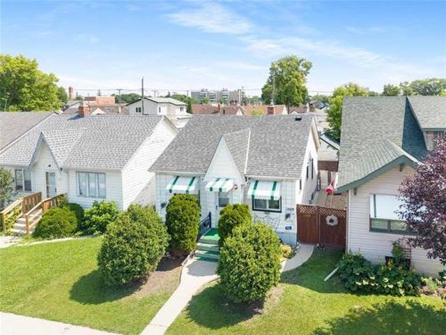 1069 Valour Road, Winnipeg, MB, R3G 3B9 house for sale | Listing ID 202619 | Royal LePage