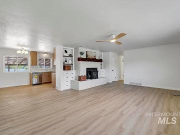 1069 W Filer Ave