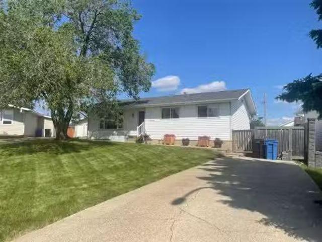 10605 107 Street Close, Fairview, AB, T0H 1L0 house for sale.
