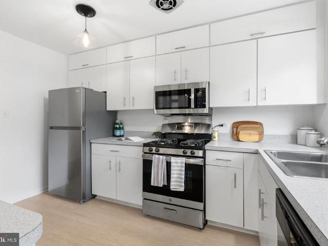 10606 Montrose Avenue # 203